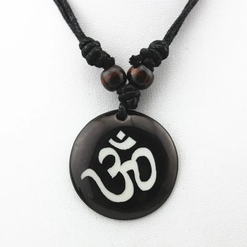 AUM OM Ohm Hindu Buddhist Hinduismus Yoga Anhänger Halskette - Glücksbringer aus Yak-Knochen