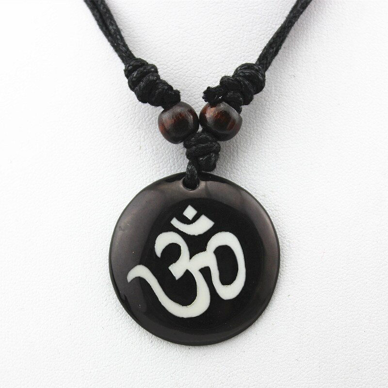 AUM OM Ohm Hindu Buddhist Hinduismus Yoga Anhänger Halskette - Glücksbringer aus Yak-Knochen