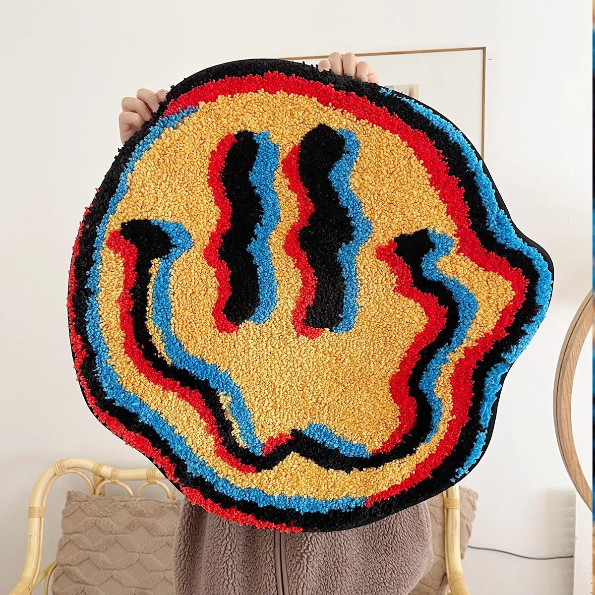 Handgemachter Trippy Smiley-Teppich - Einzigartige Geschenkidee für Zuhause