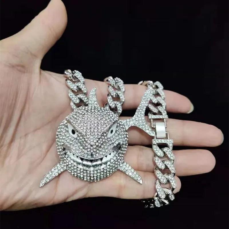 Haifischanhänger - Hip-Hop-Flair mit glitzernden Kristallen und Miami-Cuban-Kette