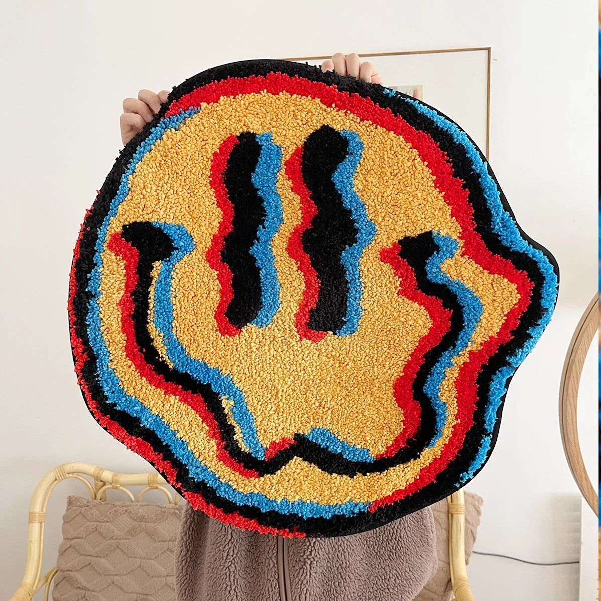Trippy Smiley Teppich – Einzigartiges Tuft-Design & Rutschfest