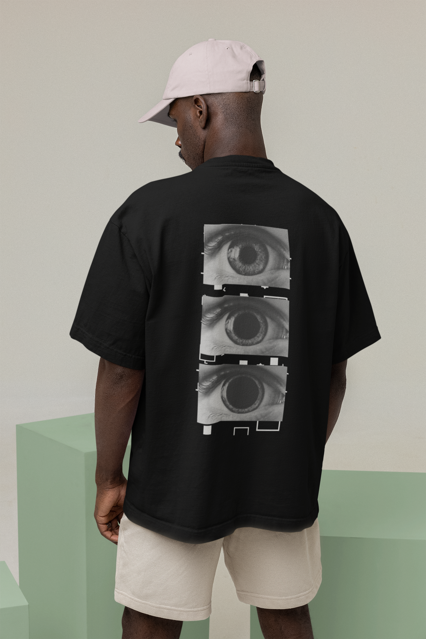 Streetwear-Fashion: Oversized-Sweater mit Trippy-Love-Print und fluoreszierenden Farben.