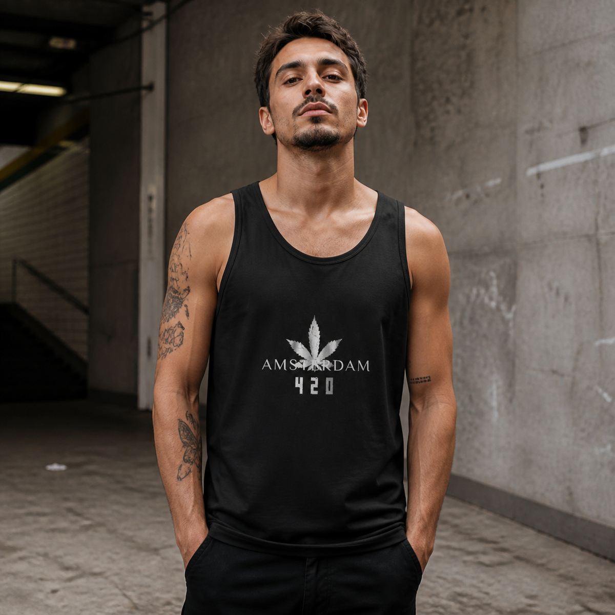 420 Amsterdam Tank-Top an männlichem Model in Berlin - KI-generierte Darstellung