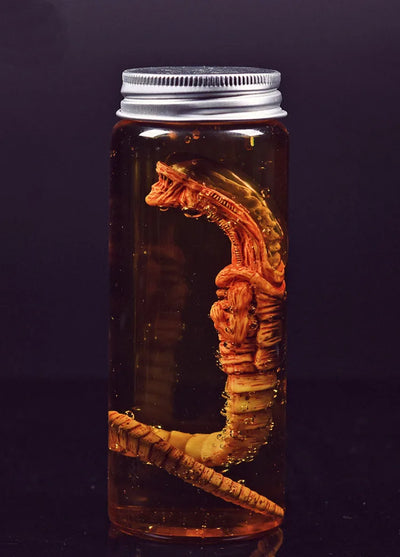 Xenomorph Larva von NiZED als trippy Poster und psychedelische Wanddeko