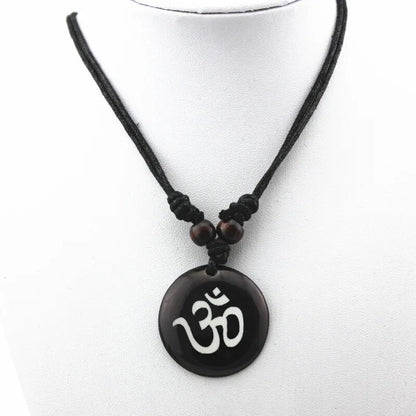 AUM OM Ohm Hindu Buddhist Hinduismus Yoga Anhänger Halskette - Glücksbringer aus Yak-Knochen