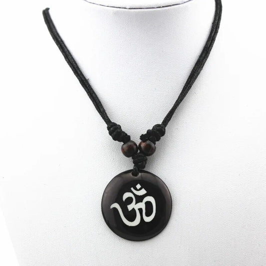 AUM OM Ohm Hindu Buddhist Hinduismus Yoga Anhänger Halskette - Glücksbringer aus Yak-Knochen