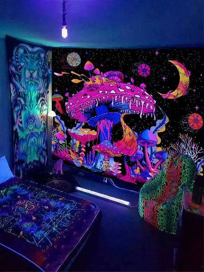 Mushroom Moon & Flowers UV Wandteppich
