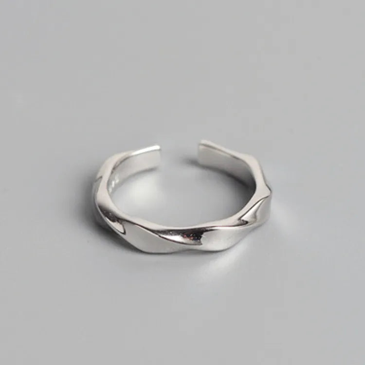 Trendiger Silberfarbener Ring von NiZED als Ring, Streetwear Schmuck und provokantes Accessoire