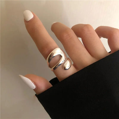 Trendiger Silberfarbener Ring von NiZED als Ring, Streetwear Schmuck und provokantes Accessoire Ansicht 11