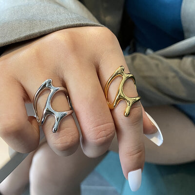 Trendiger Silberfarbener Ring von NiZED als Ring, Streetwear Schmuck und provokantes Accessoire Ansicht 2