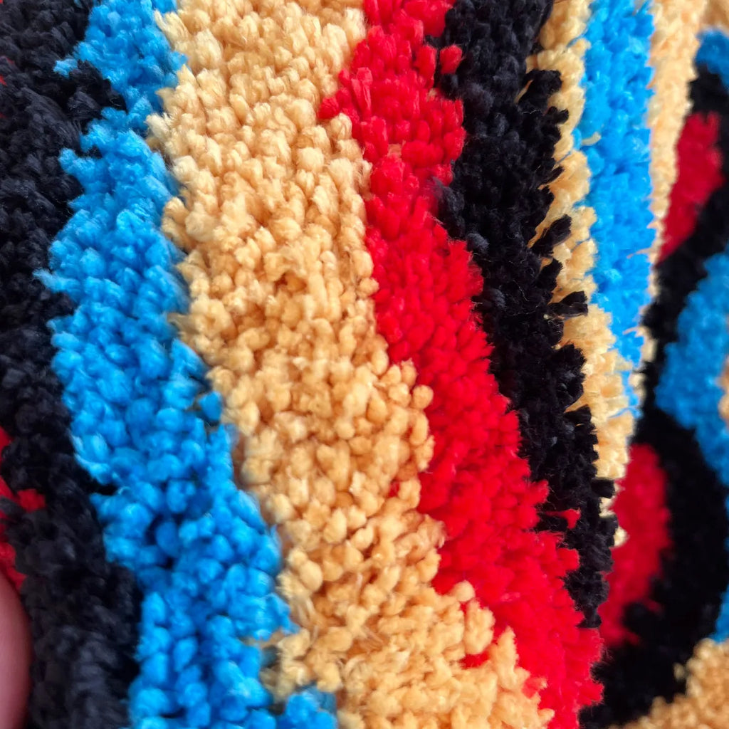 Trippy Smiley Teppich – Einzigartiges Tuft-Design & Rutschfest