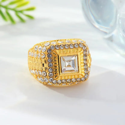 Goldfarbener Ring für Herren - Handgemachtes Design mit Glassteinen