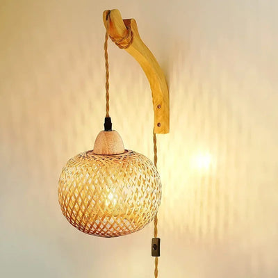 RATTAN SIGNAL – E27-WANDLEUCHTE AUS BAMBUSGEFLECHT