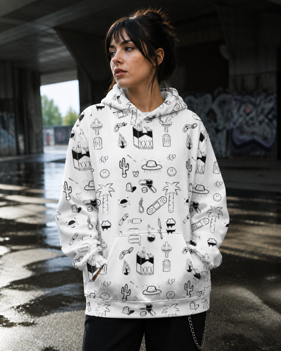 Abstrue Graphic Hoodie Alloverprint an weiblichem Model, Vorderansicht – KI-generierte Darstellung