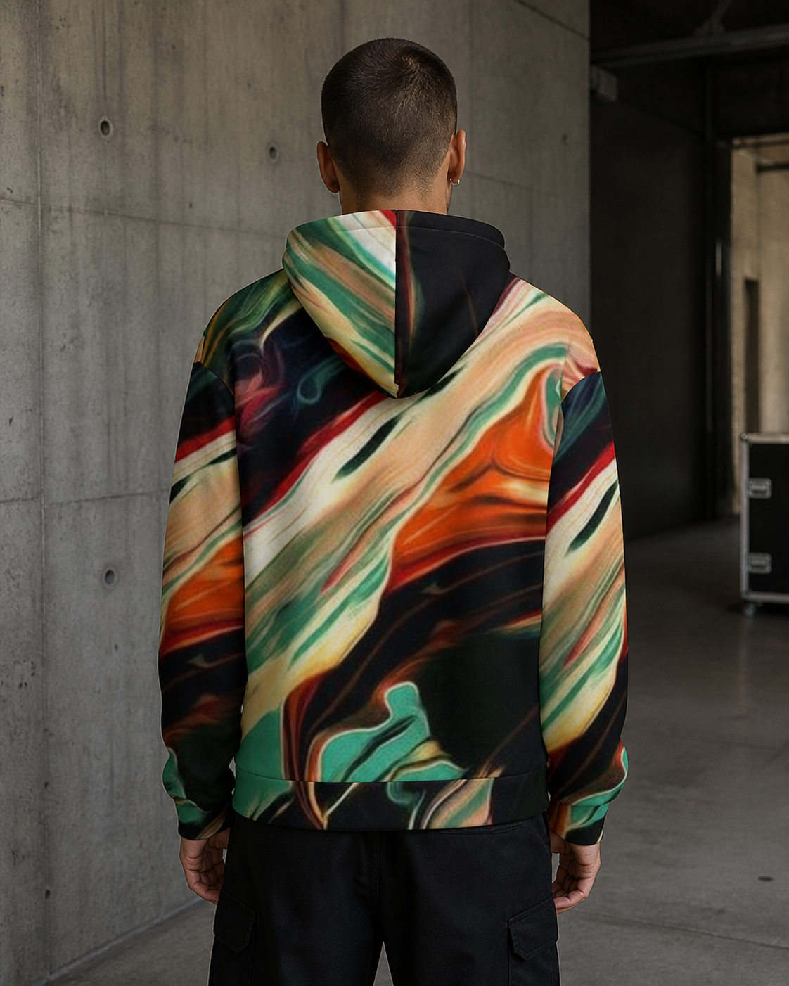 Acrylic Art Hoodie Alloverprint an männlichem Model, Rückansicht – KI-generierte Darstellung