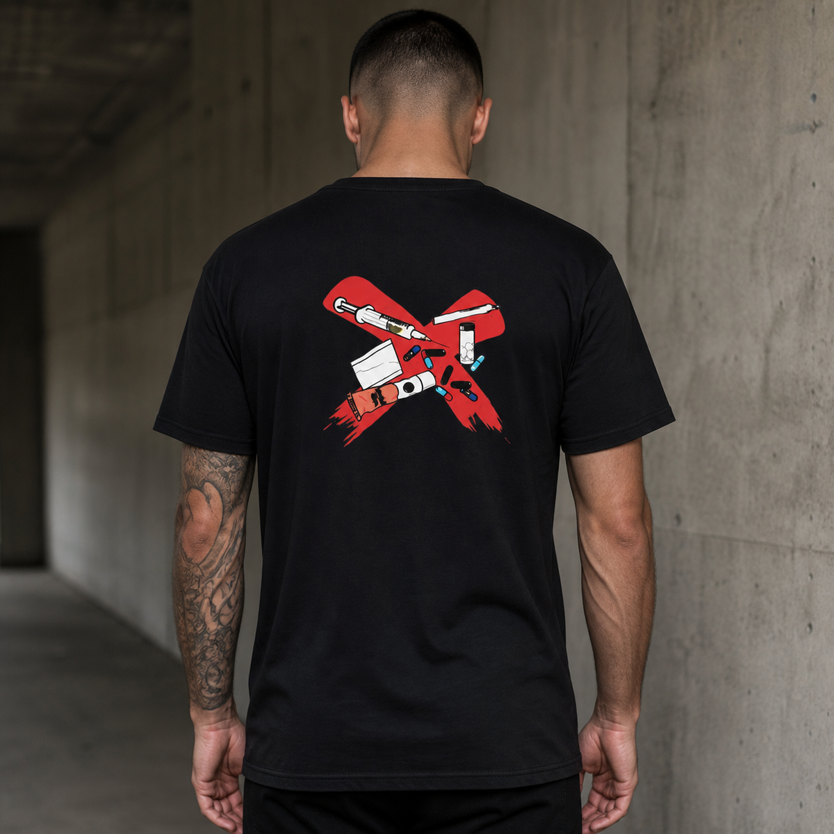 All Drugs Graphic T-Shirt Herren Rückenansicht – KI-generierte Darstellung