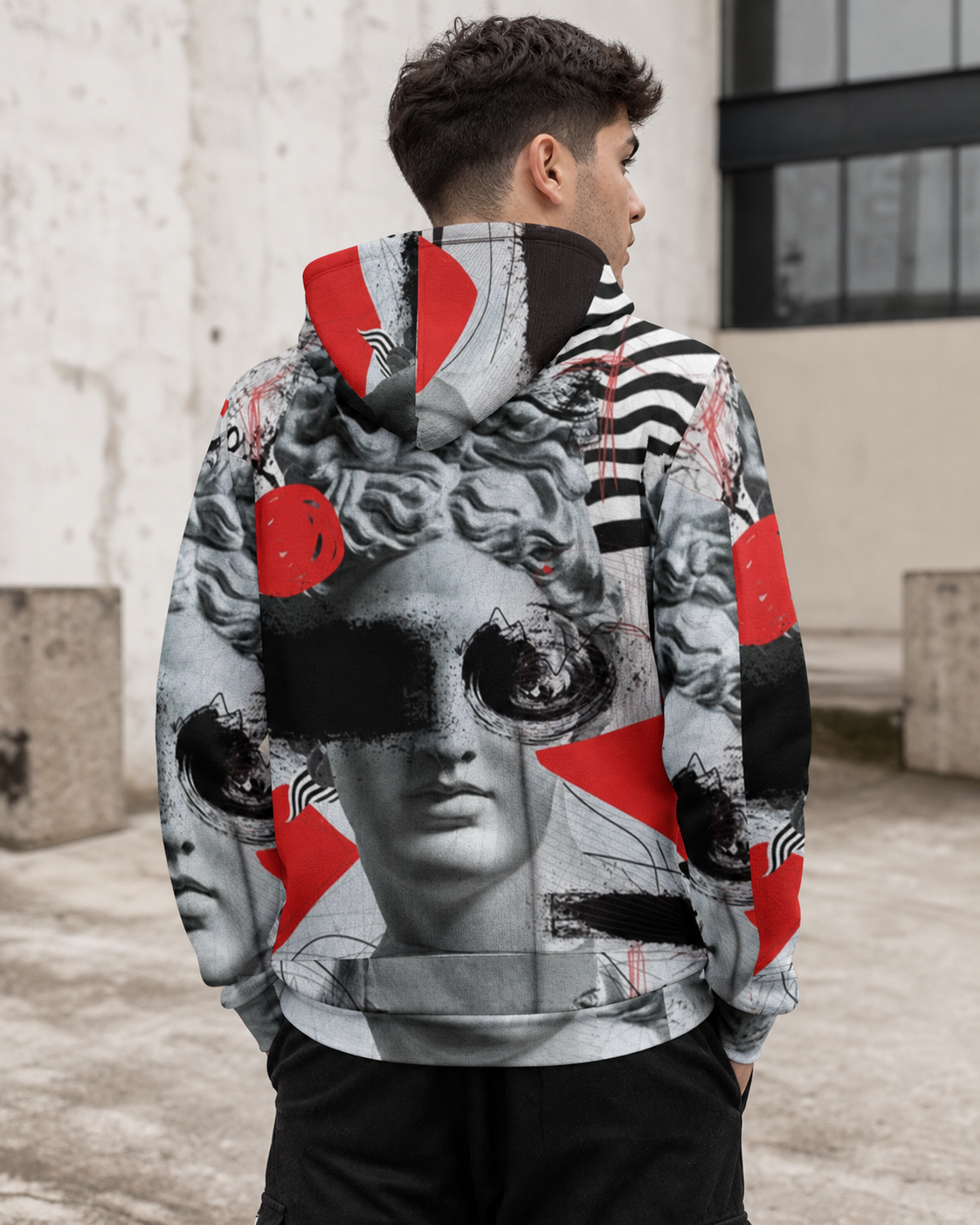 Antique Art Hoodie Alloverprint an männlichem Model, Rückansicht – KI-generierte Darstellung