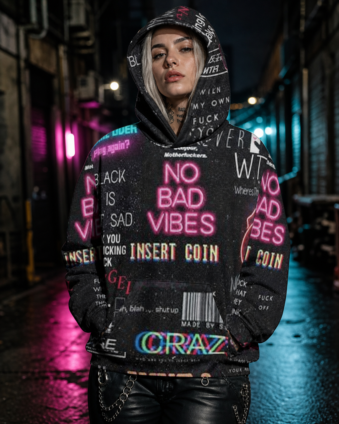 Bad Vibes Hoodie Alloverprint an weiblichem Model, Vorderansicht – KI-generierte Darstellung