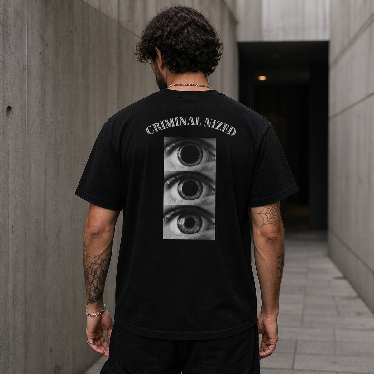 Barcelona Graphic T-Shirt Herren Rückenansicht – KI-generierte Darstellung