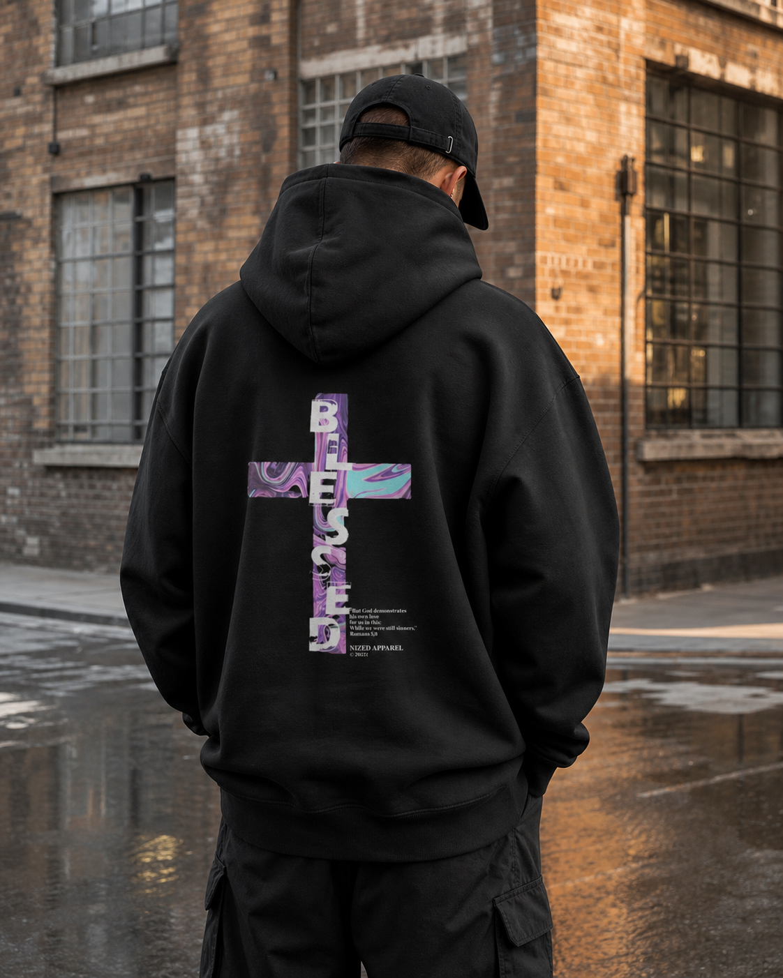 Blessed Graphic Hoodie in Schwarz an männlichem Model, Rückansicht – KI-generierte Darstellung