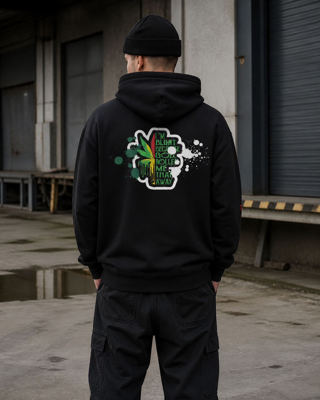 Blunt Dealers Hoodie in Schwarz an männlichem Model, Rückansicht – KI-generierte Darstellung