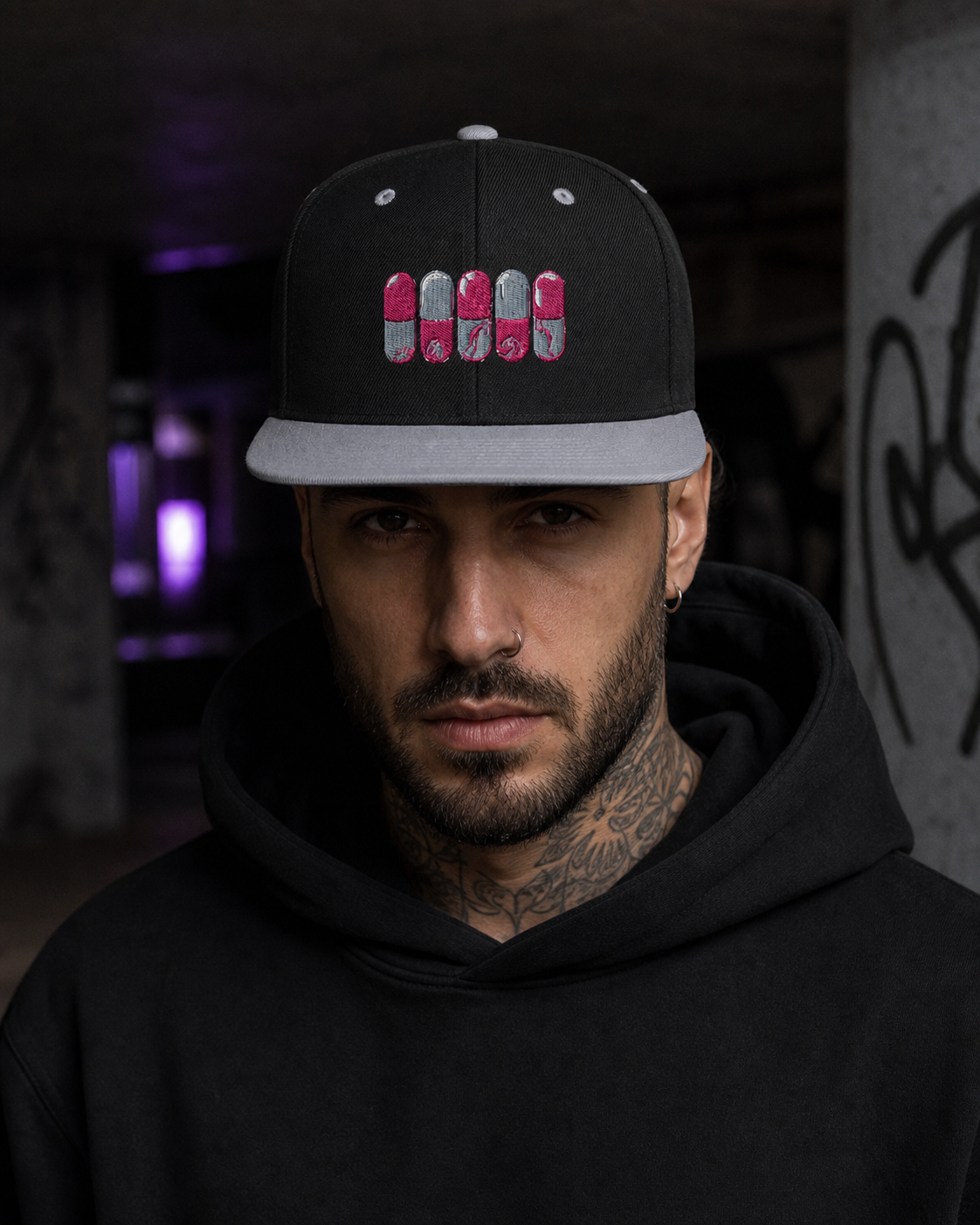 Capsule Vibes Cap an männlichem Model – KI-generierte Darstellung
