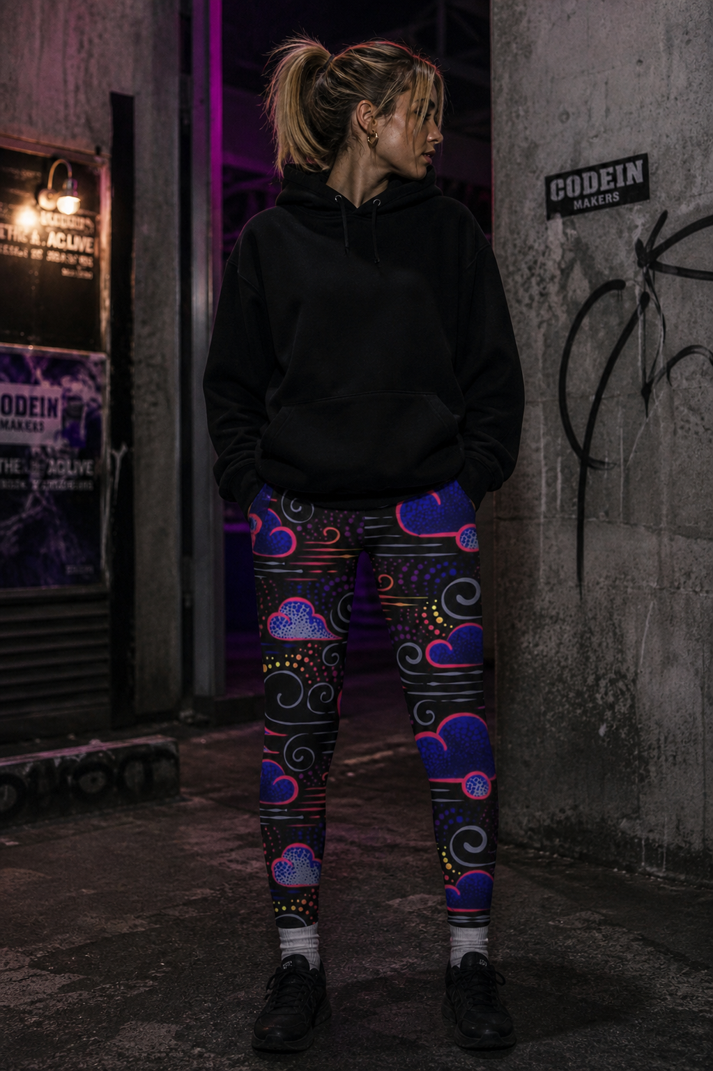 Cloud Print Leggings Design 2 am weiblichen Modell - KI-generierte Darstellung