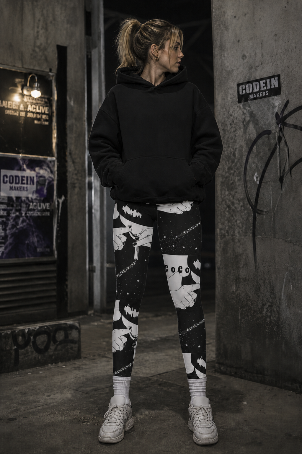 Cocaine Drauf Shadow Vibes Leggings am weiblichen Modell - KI-generierte Darstellung