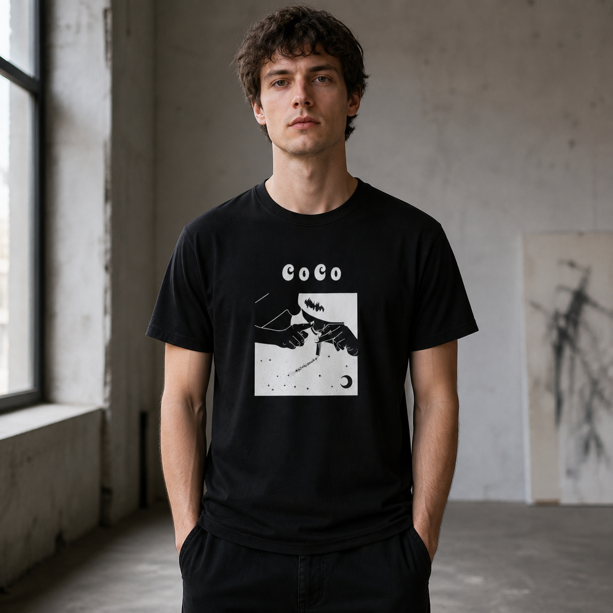 Coco Graphic T-Shirt Herren Frontansicht – KI-generierte Darstellung