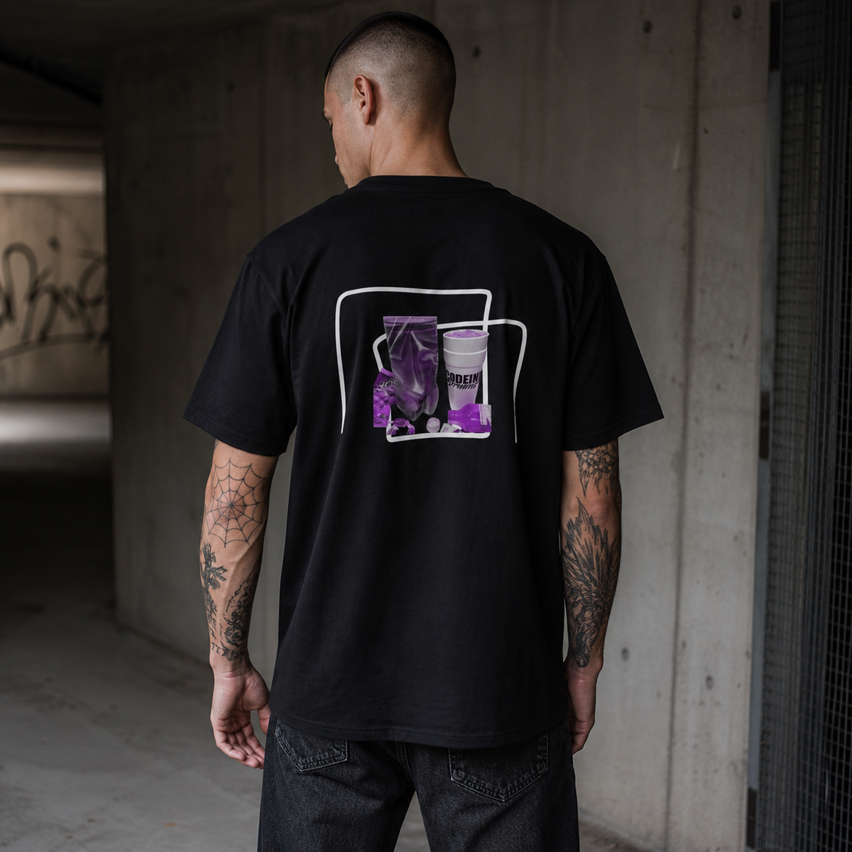 Codein Makers Tshirt Herrenmodel Rückansicht – KI-generierte Darstellung