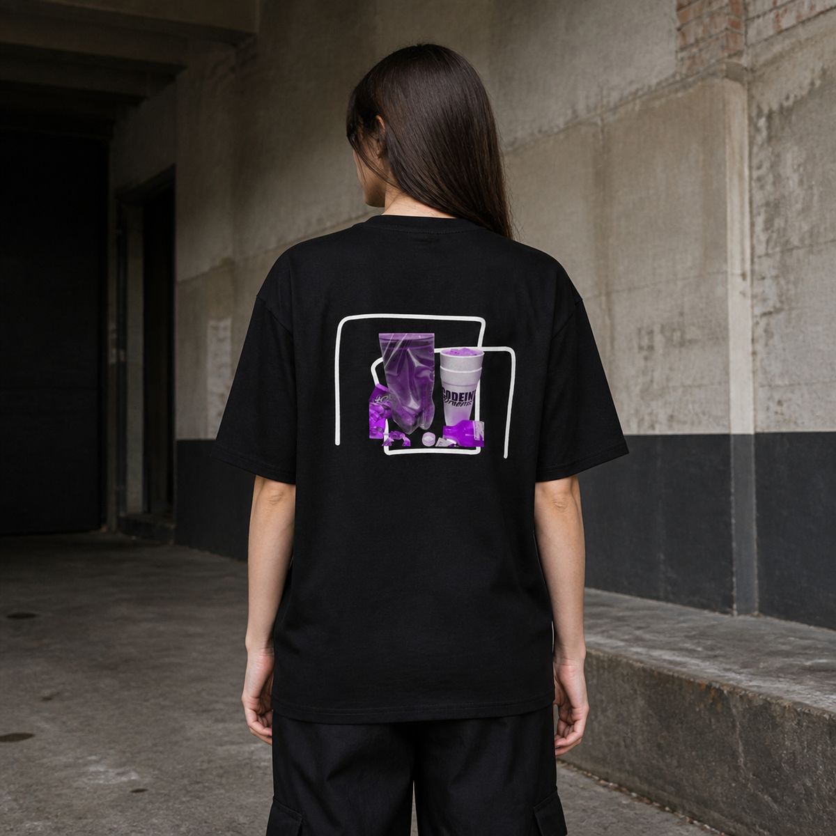Codein Makers Oversized Tshirt Damen Rückenansicht – KI-generierte Darstellung