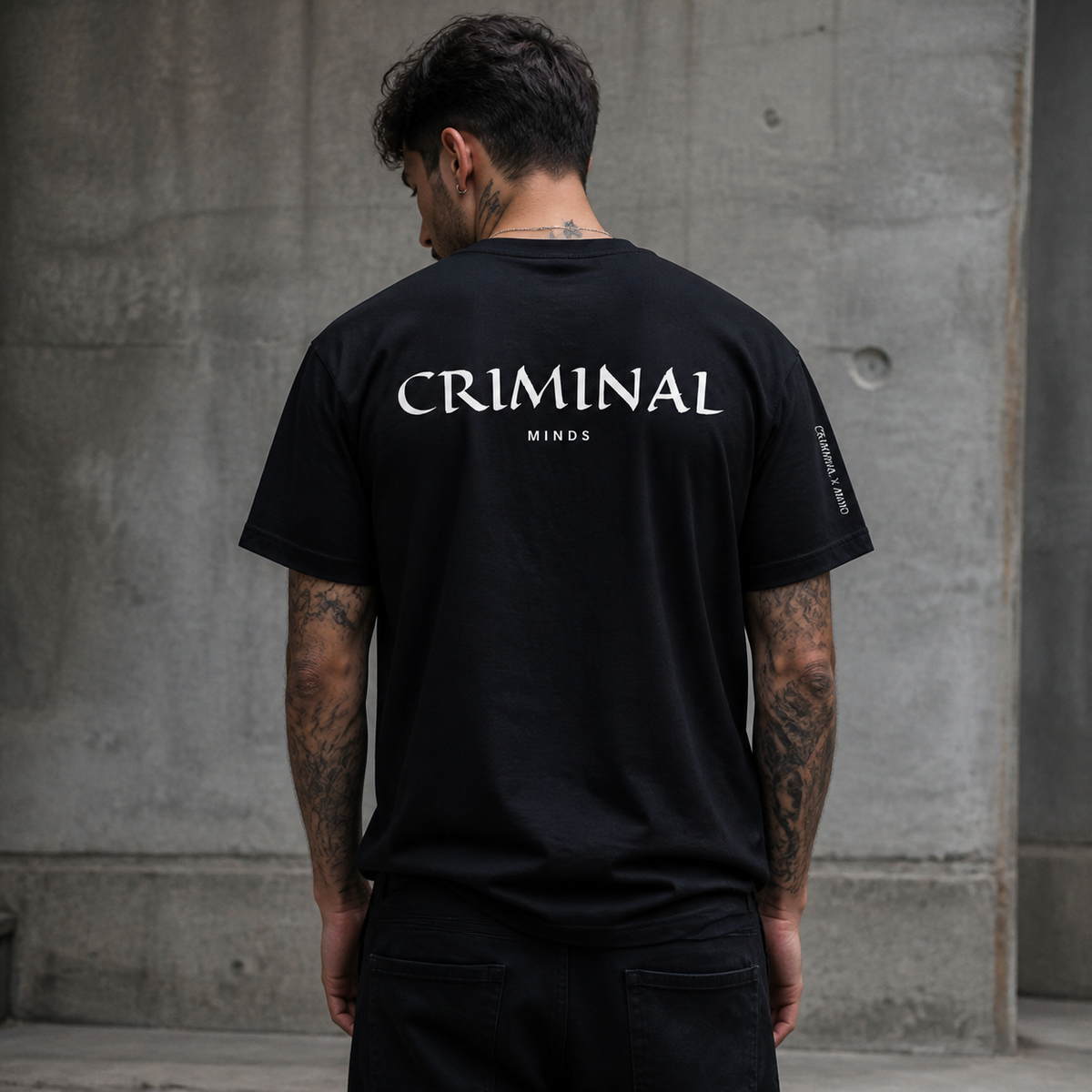 Criminal Minds Tshirt Herrenmodel Rückansicht – KI-generierte Darstellung