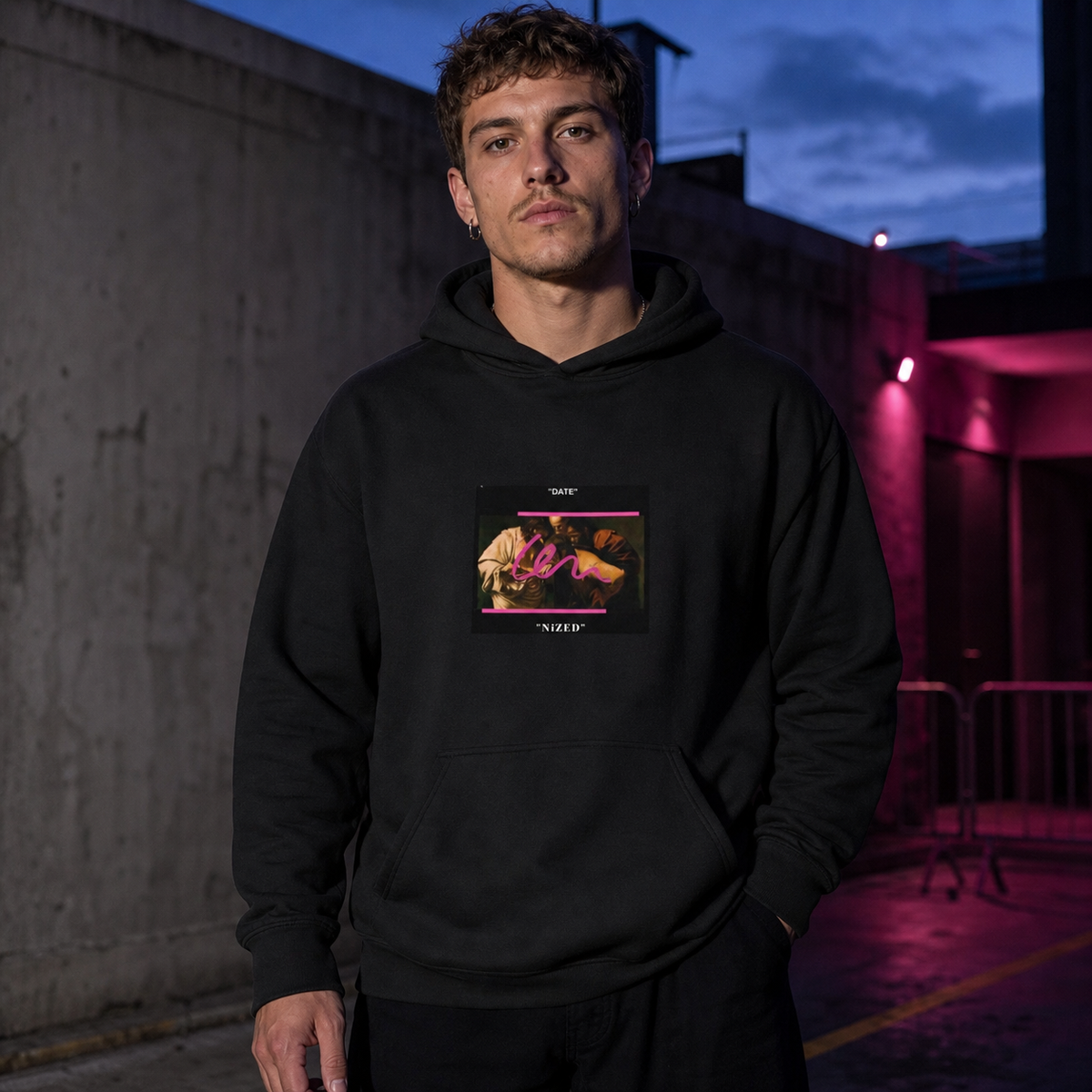 Date Graphic Hoodie am männlichen Model mit originalgetreuem DTG Frontprint – KI-generierte Darstellung