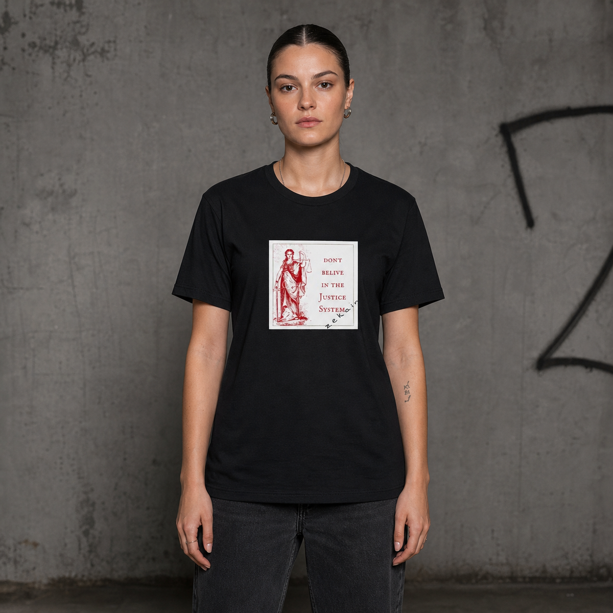 Don't Believe T-Shirt Damenmodel Vorderansicht – KI-generierte Darstellung