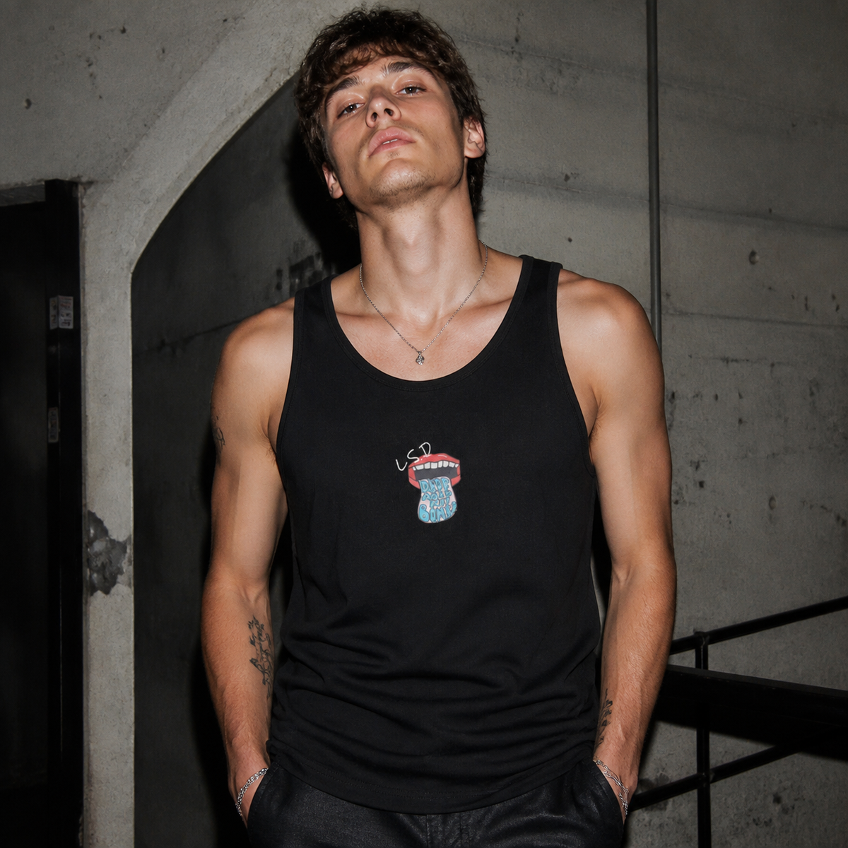 Drop Acid Tank Top Modellansicht - KI-generierte Darstellung