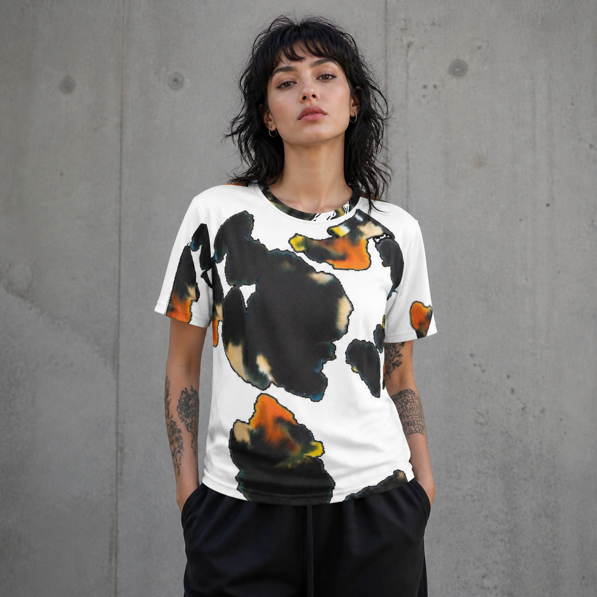 Dyzed Graphic T-Shirt Damenmodel Vorderansicht – KI-generierte Darstellung