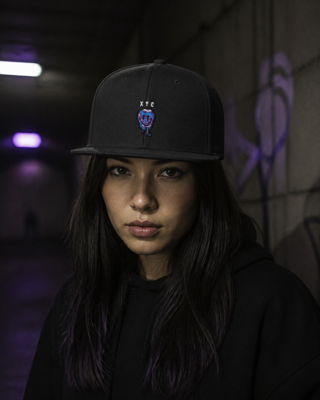 Extasy Statement Cap an weiblichem Model – KI-generierte Darstellung