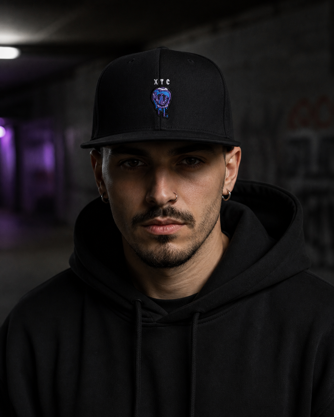Extasy Statement Cap an männlichem Model – KI-generierte Darstellung