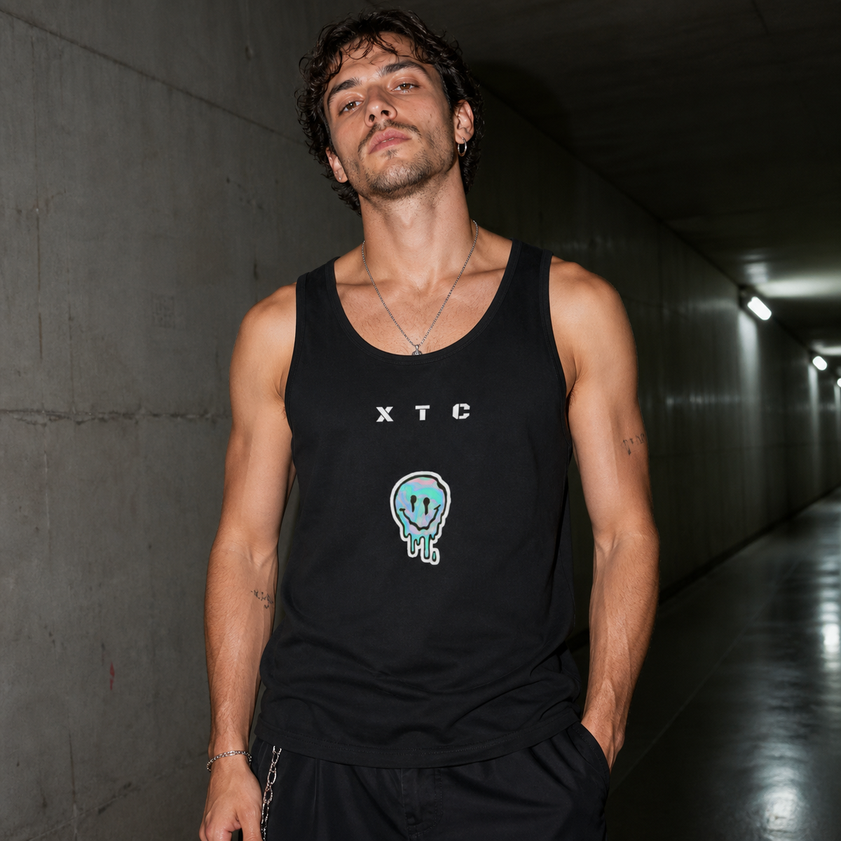 Extasy Vibes Tank Top Modellansicht - KI-generierte Darstellung