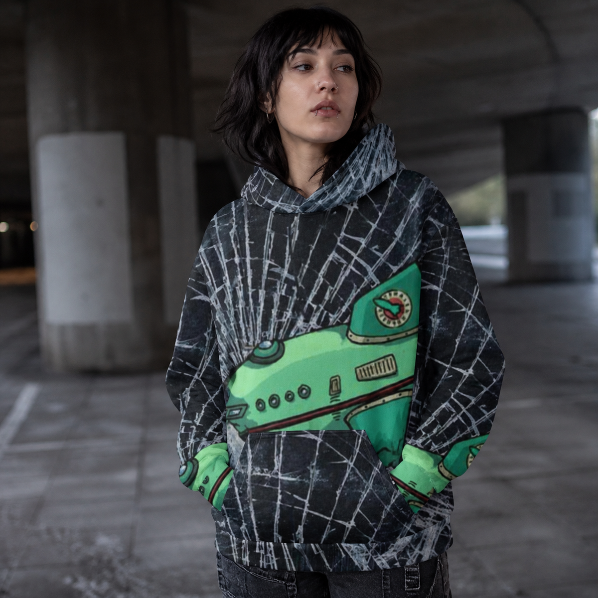 Futurama Graphic Hoodie von NiZED mit Raumschiff-Alloverprint am weiblichen Model – KI-generierte Darstellung
