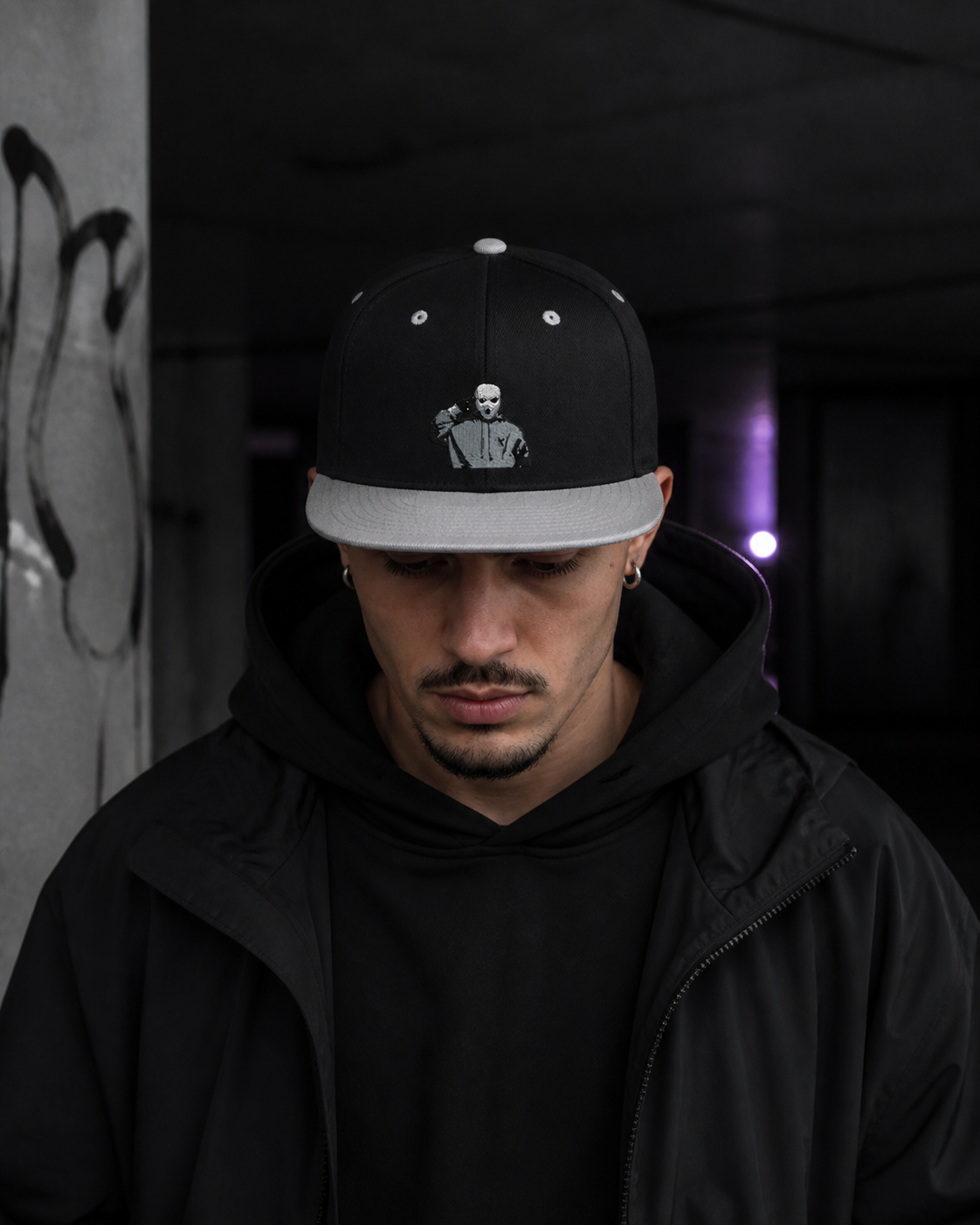 Gangsta Snapbackcap Cap an männlichem Model – KI-generierte Darstellung