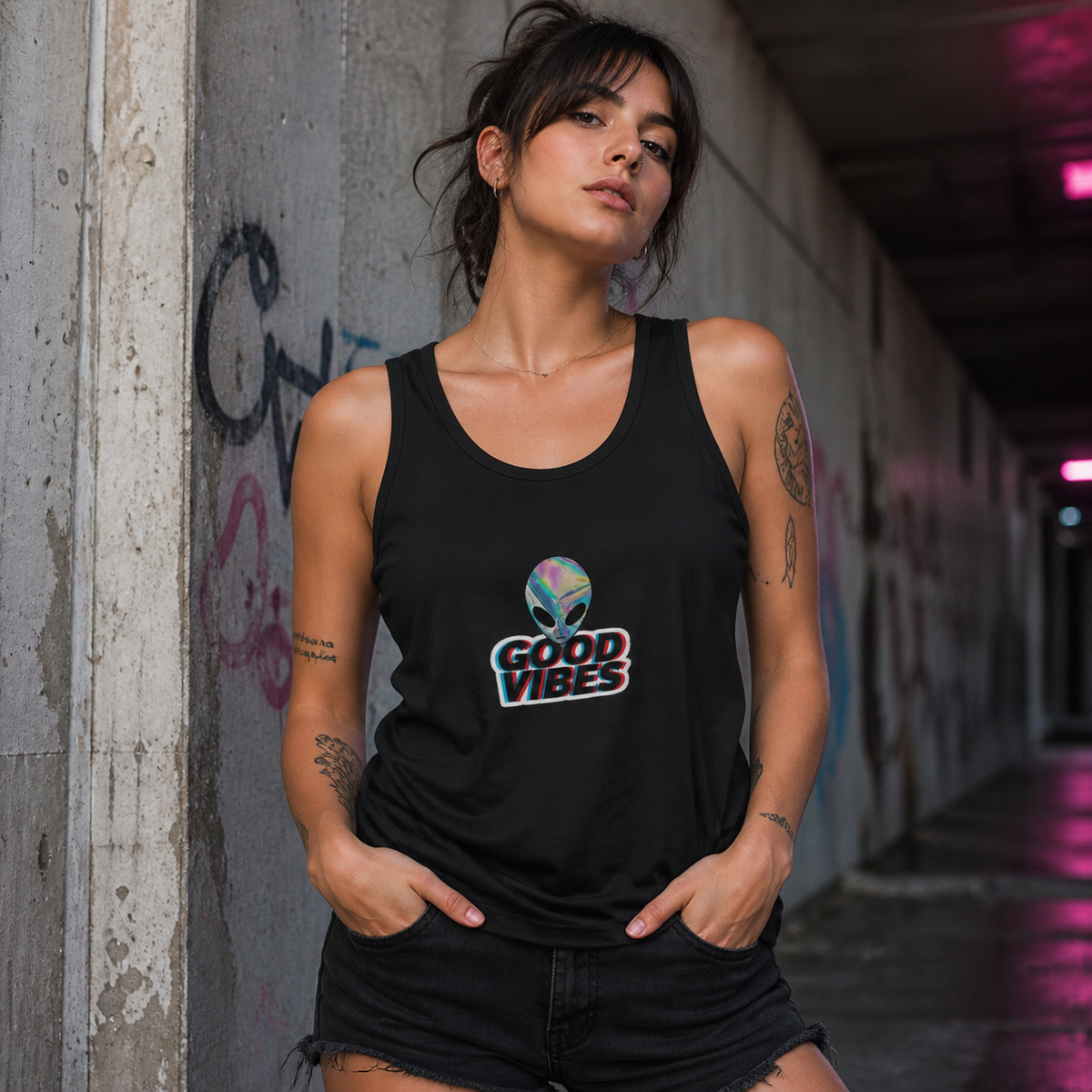 Good Vibes Tank Top Modellansicht - KI-generierte Darstellung