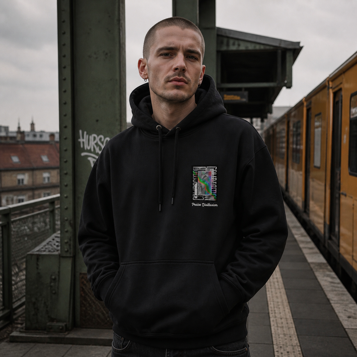 Graphic Hoodie Design 2 von NiZED mit Praise Disillusion Frontprint am männlichen Model – KI-generierte Darstellung