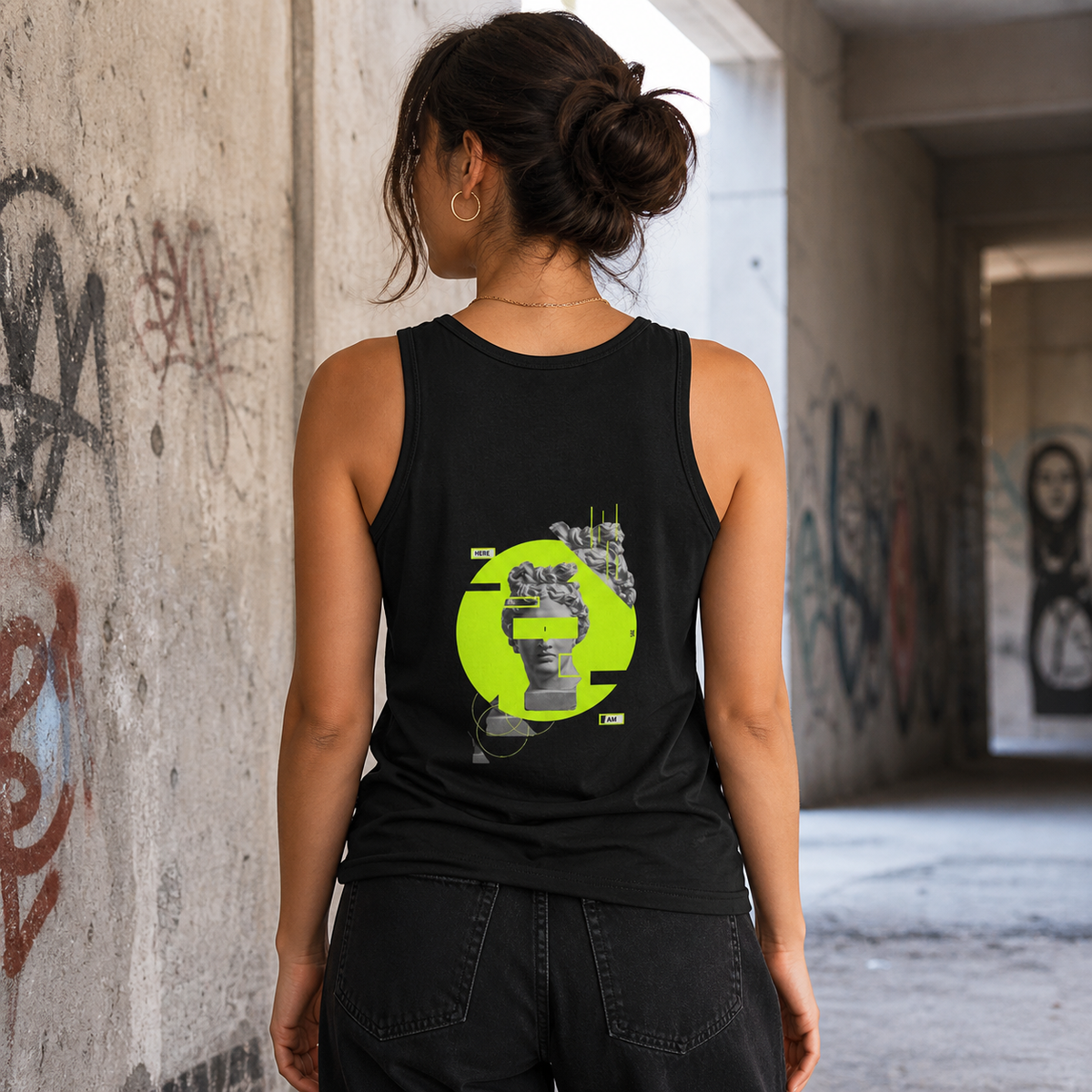 Here Art Tank Top Modellansicht - KI-generierte Darstellung