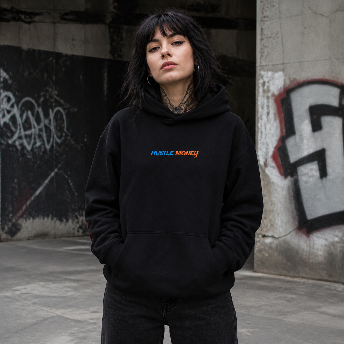 Hustle Money Graphic Hoodie von NiZED mit Frontschriftzug am weiblichen Model – KI-generierte Darstellung