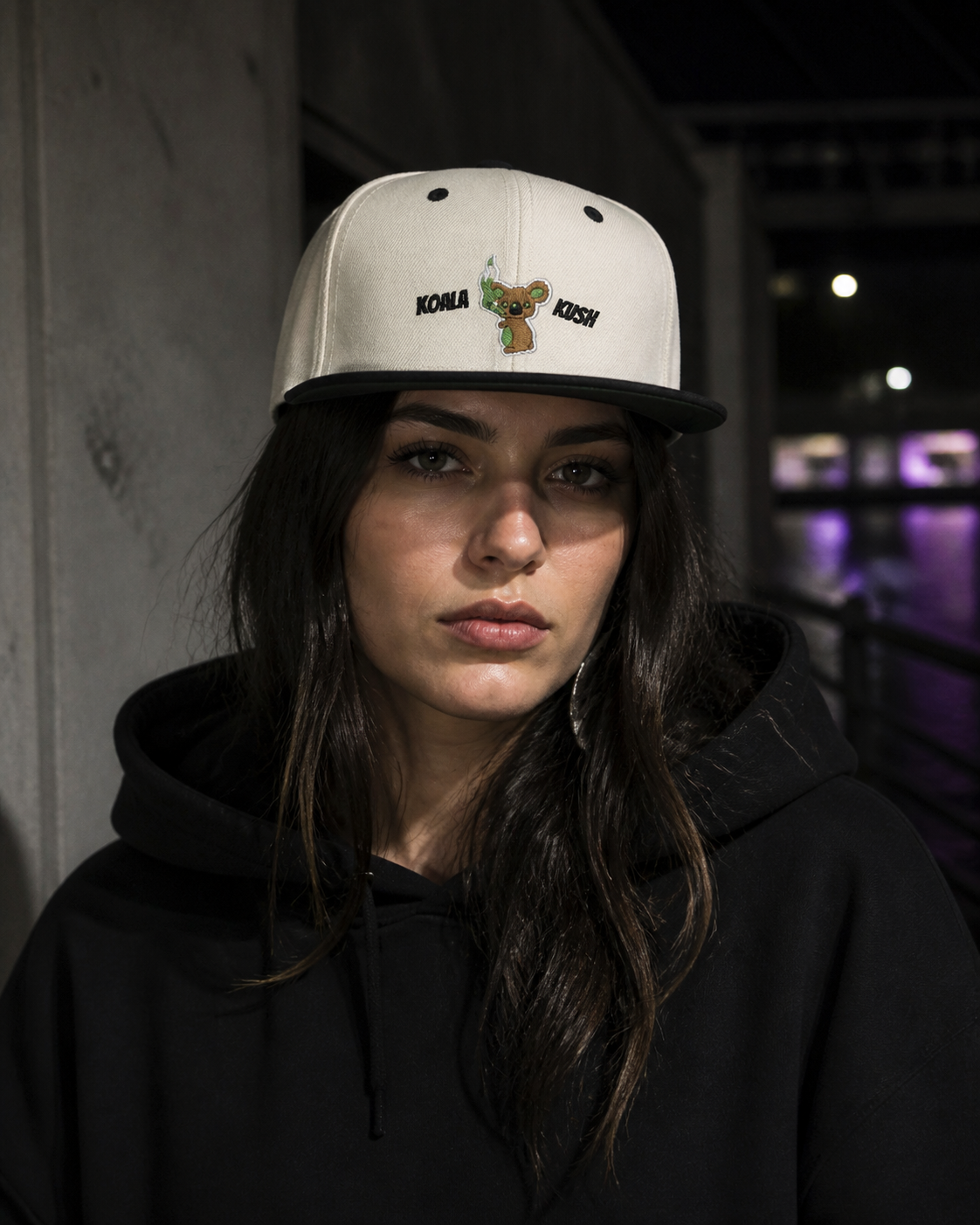 Koala Kush Cap an weiblichem Model – KI-generierte Darstellung