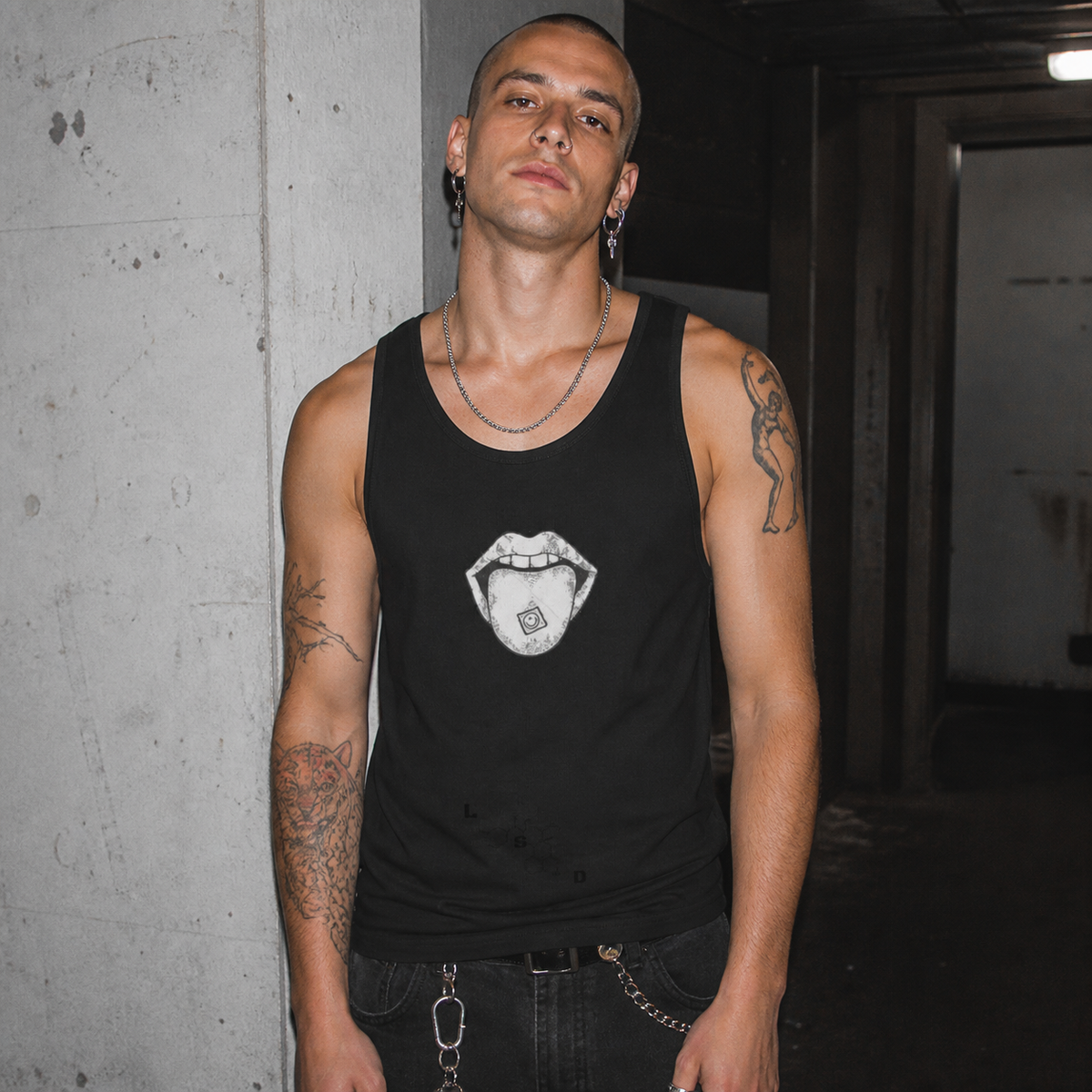 EL S DE Tank Top Modellansicht - KI-generierte Darstellung