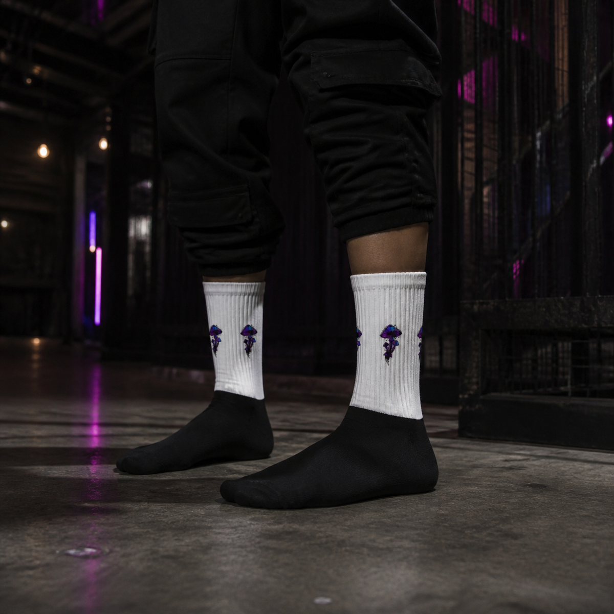 Magic Mushroom Socken am weiblichen Model – KI-generierte Darstellung