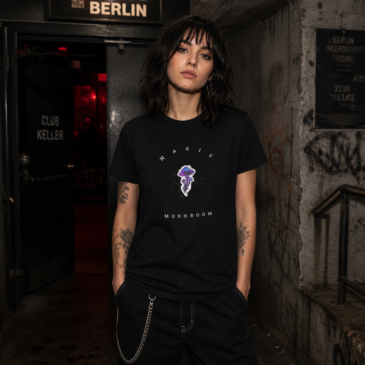 Magic Mushroom Tshirt NiZED weibliches Model – KI-generierte Darstellung