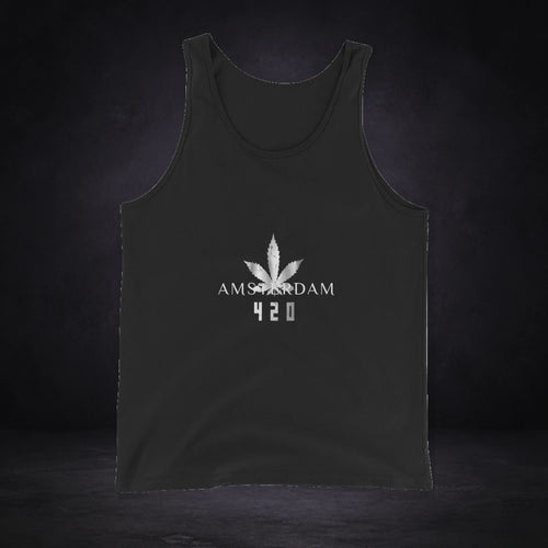 420 Amsterdam Tank-Top von NiZED, Vorderansicht mit Designprint vor dunklem Betonhintergrund